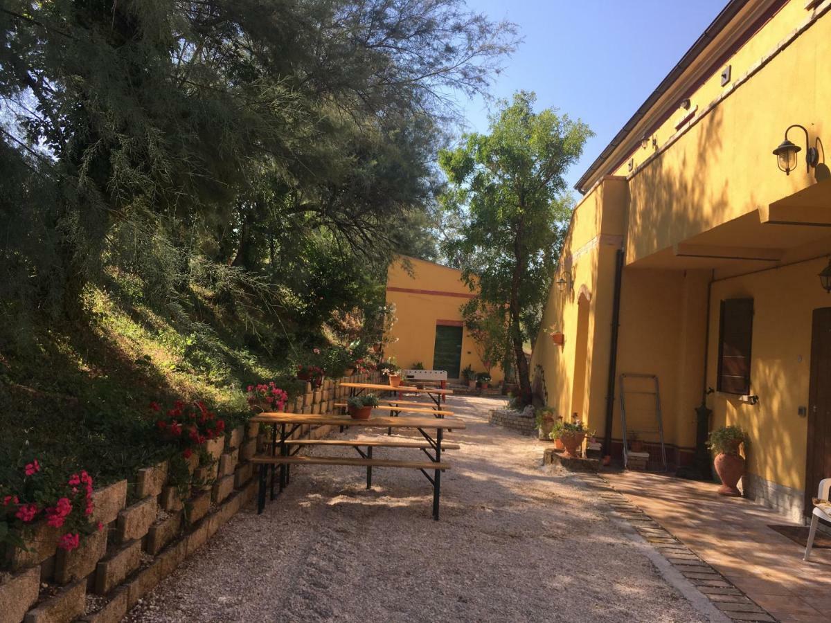 Agriturismo Fattoria Del Colle Iesi Bagian luar foto